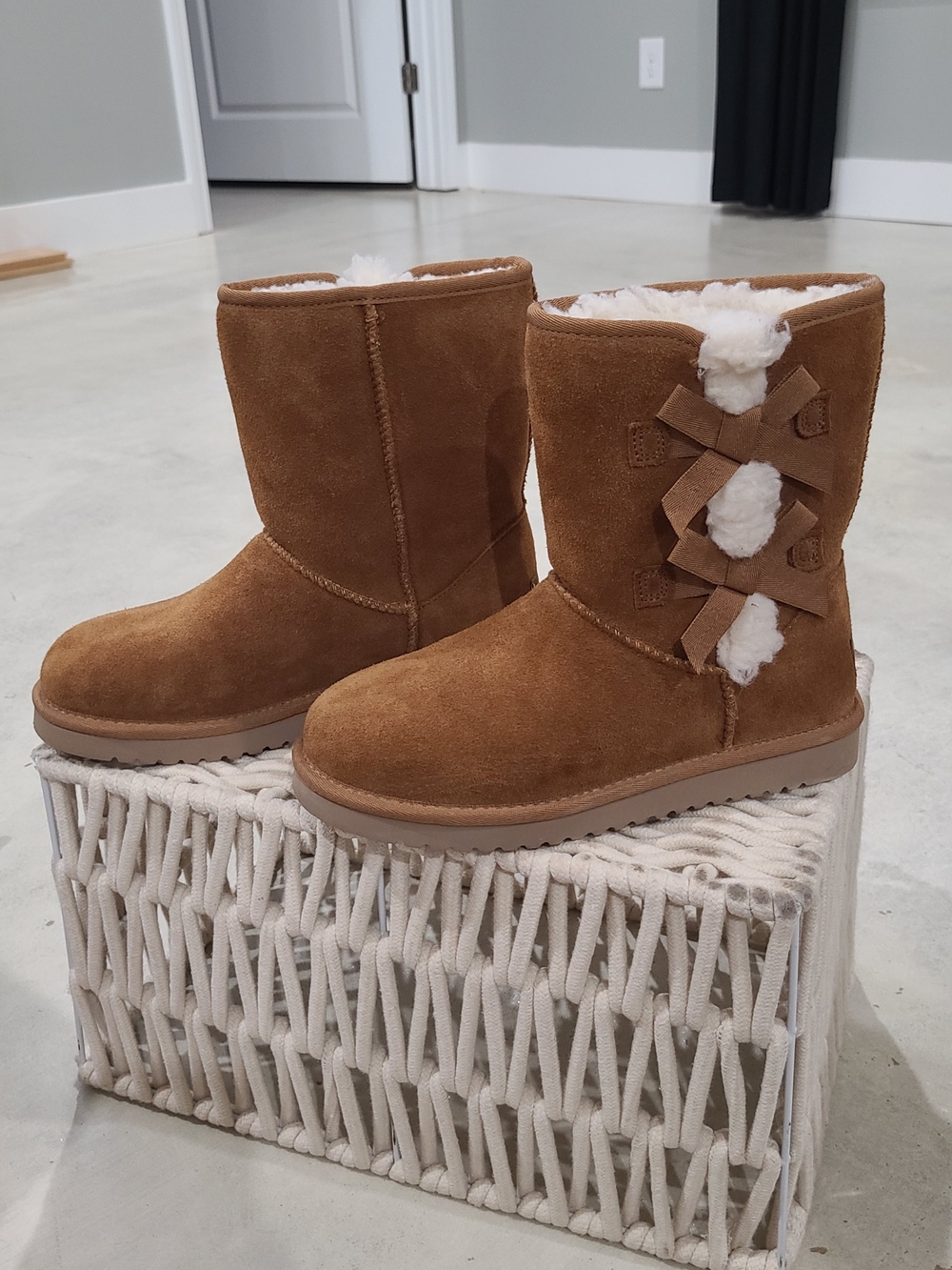 Koolaburra By UGG - Chestnut Suede  with Fur Trim and Side B